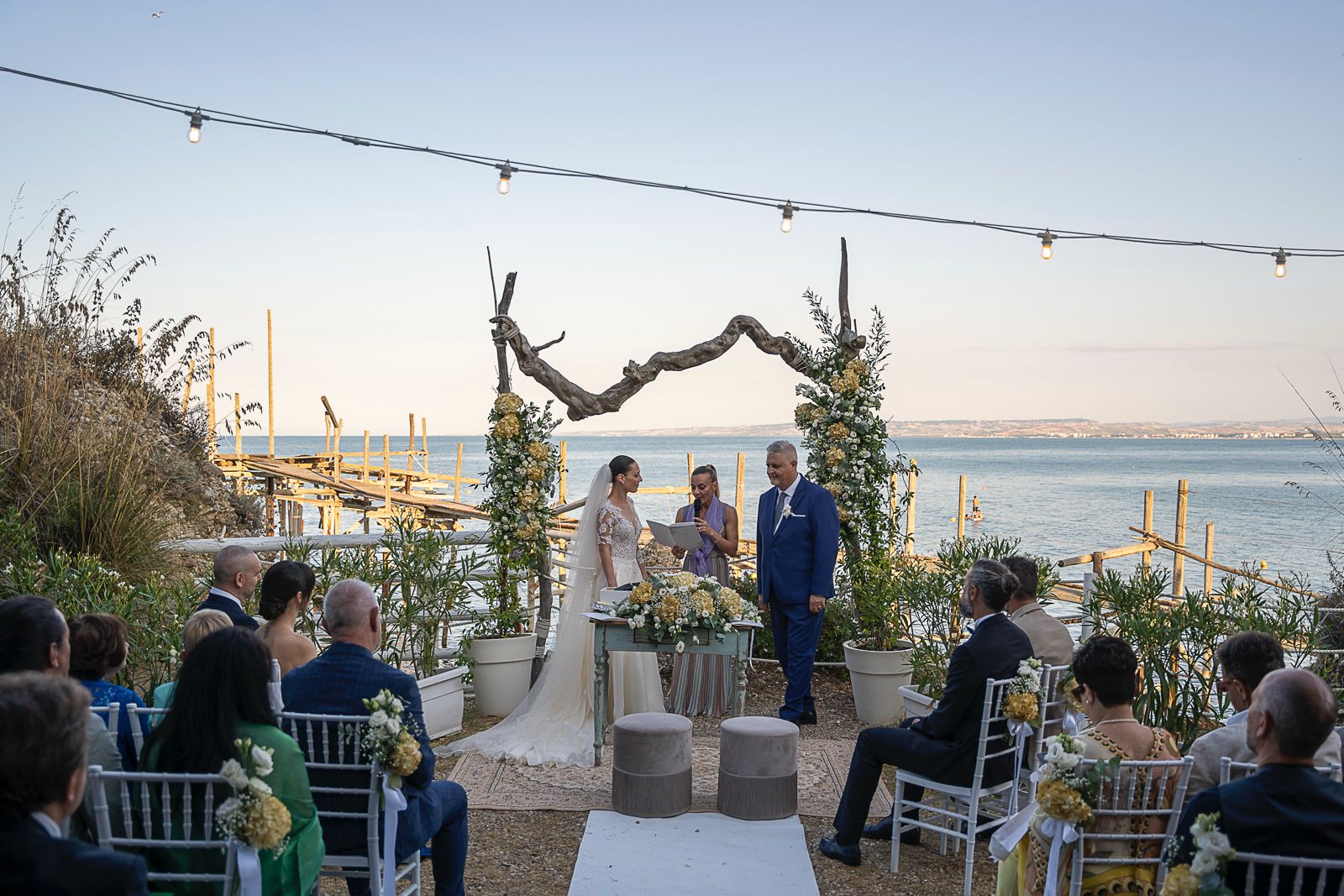 Cerimonia laica di matrimonio affacciata sul mare